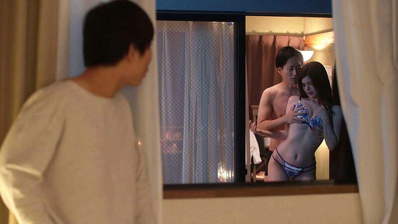 壞女孩偷偷喝酒被父親發現結局